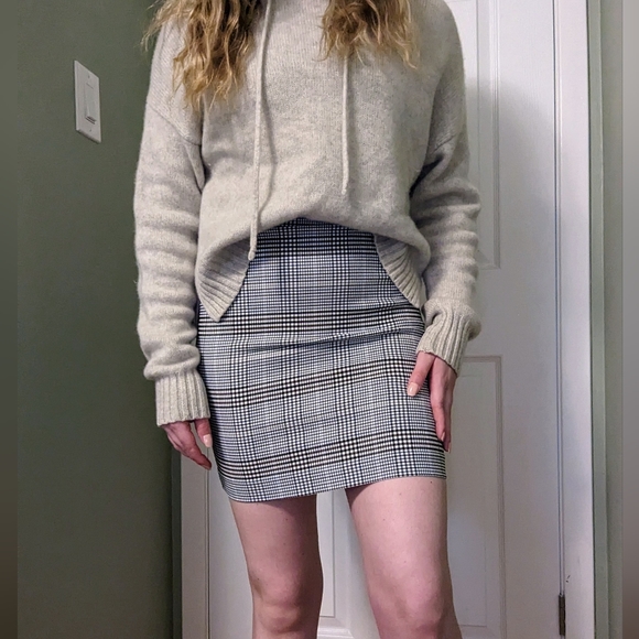 Dynamite Elle Plaid Mini Skirt | Size XS - Picture 3 of 6
